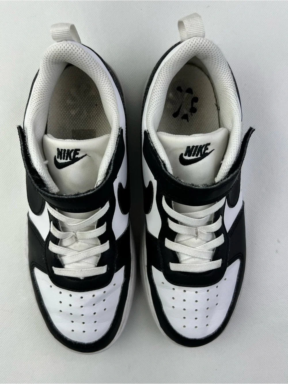 Nike Unisex Kids Low Top Hook & Loop Sneakers Black/White Size 2Y